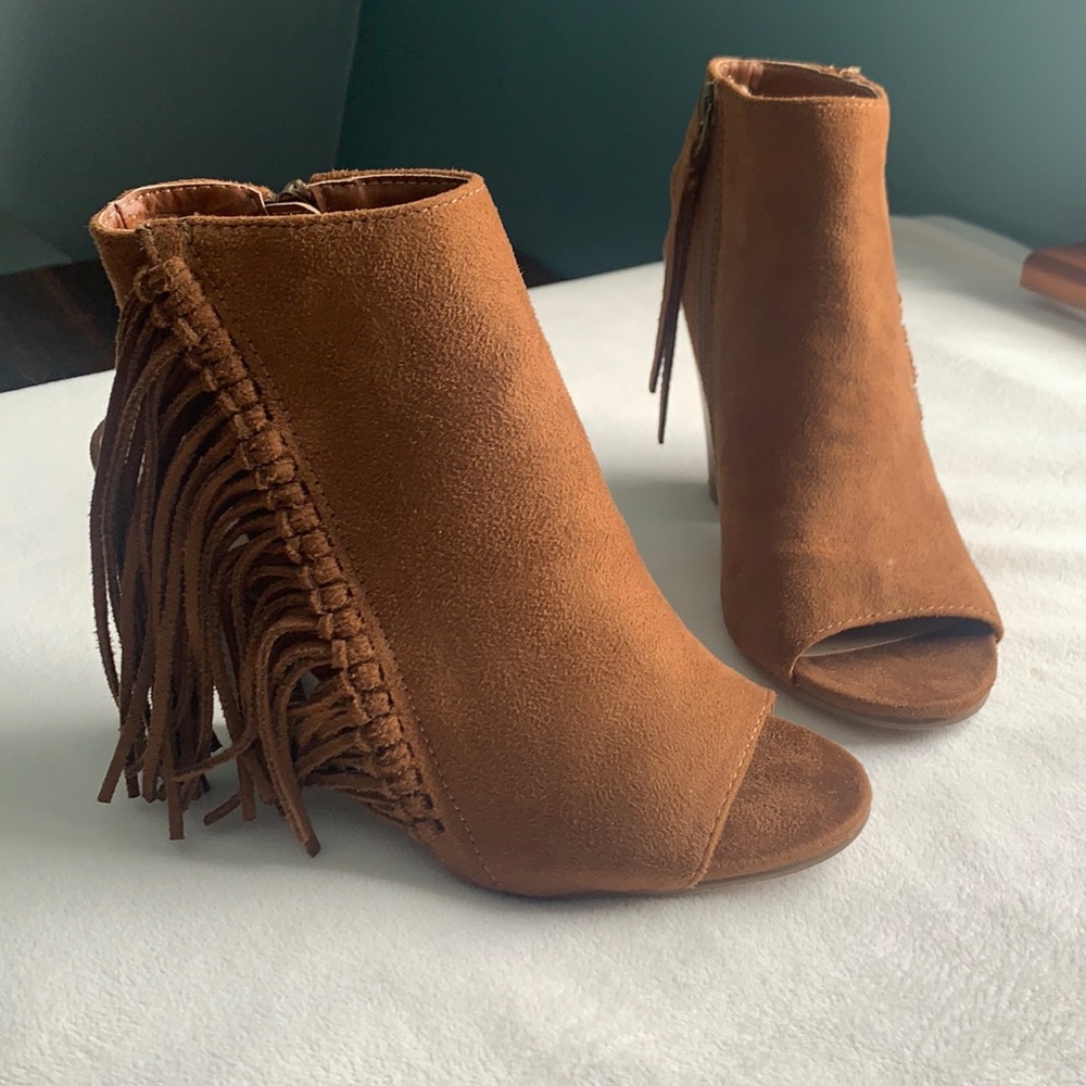 Coconuts Fringe Faux Suede Ankle Boot Sz 6.5